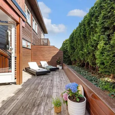 The Terrace House 6 Min From