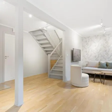 The Terrace House 6 Min From