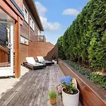 The Terrace House 6 Min From