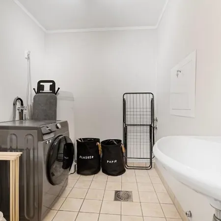 The Terrace House 6 Min From *